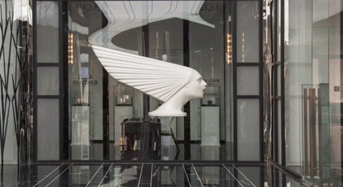 یک مرکز خرید در تهران که اجناسش را به یورو می‌فروشد!