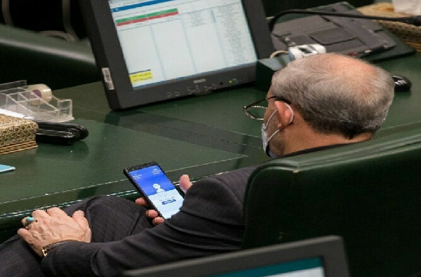 نماینده مجلس در حال دور زدن فیلترینگ!