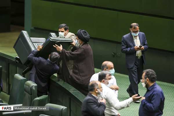 بازگشت به ام‌القری/ بازگشت فارغ‌التحصیلان دانشگاه امام صادق به ساختار قدرت