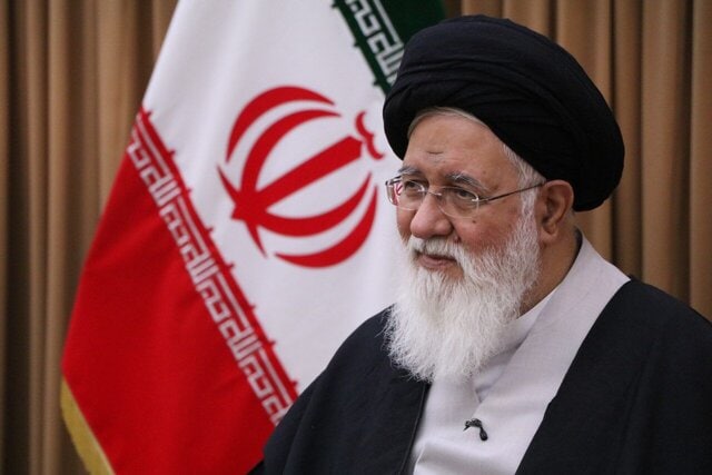 راهکار علم الهدی برای حل مشکل ازدواج: دختر و پسر جوان ما راضی شوند در یک اتاق کوچک زندگی کنند!