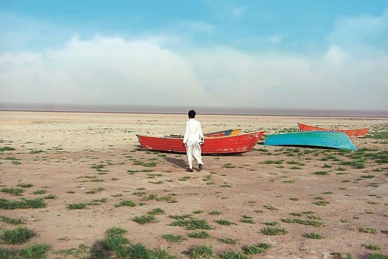 نه هامون ماند و نه دریا