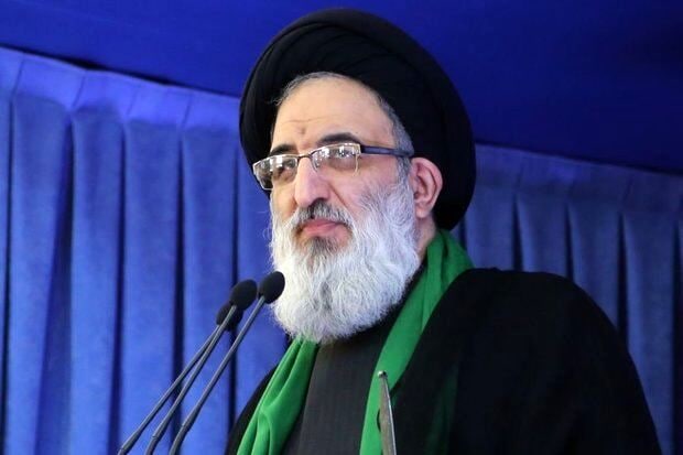 امام جمعه کرج: اماکن ورزشی برای حضور پسران نوجوان هم مناسب نیست چه برسد بانوان