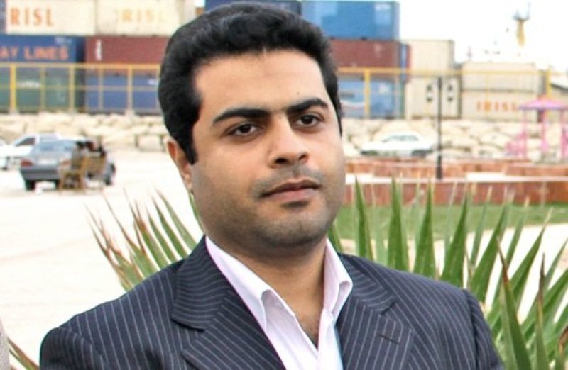 هرکه را با خط سبزت سر سودا باشد پای از این دایره بیرون نرود تا باشد