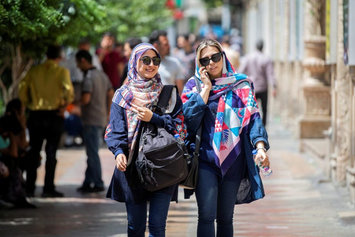 نامه سرگشاده مدیران ارشد سابق کشور به رئیس‌جمهور در اعتراض به قانون حجاب/ اجرای این قانون، شکاف حاکمیت-ملت را تشدید و گسست نسلی را تعمیق می‌کند