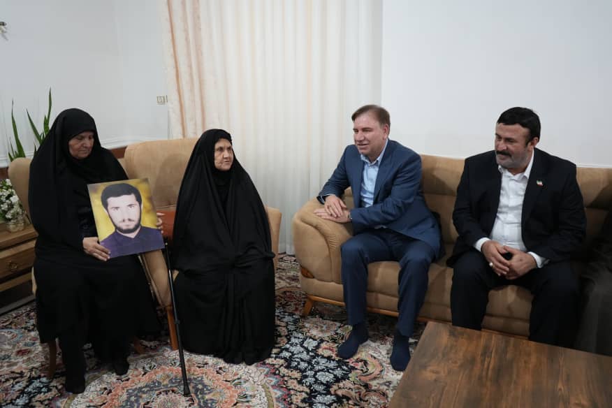 استاندار بوشهر بر ارتقای سطح کیفی خدماترسانی به خانواده شهدا و ایثارگران در استان بوشهر تاکید کرد