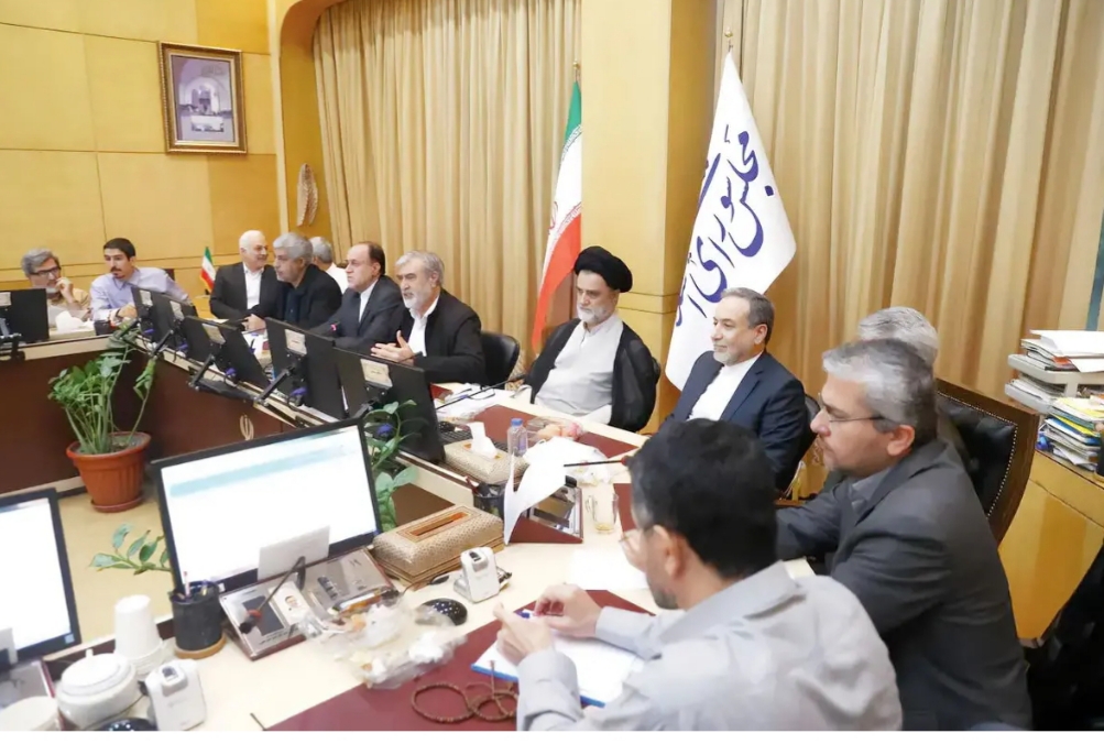 تندر‌وها علیه توافق ایران و آژانس/ ۷۰ تن از نمایندگان عراقچی را به مجلس کشاند