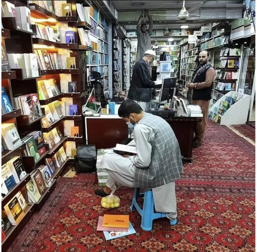 طالبان آموزش کتاب‌های نوشته‌شده توسط زنان ایرانی را ممنوع کرد