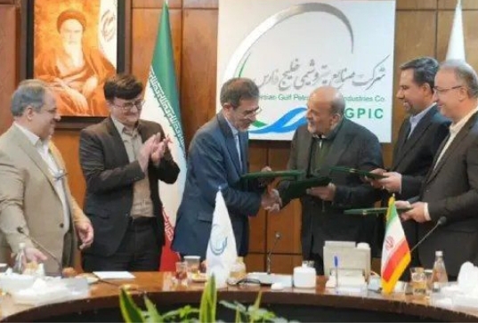 با امضای تفاهم نامه همکاری شرکت های عملیات غیرصنعتی پازارگاد و ماهشهر با جهاد دانشگاهی صورت می گیرد