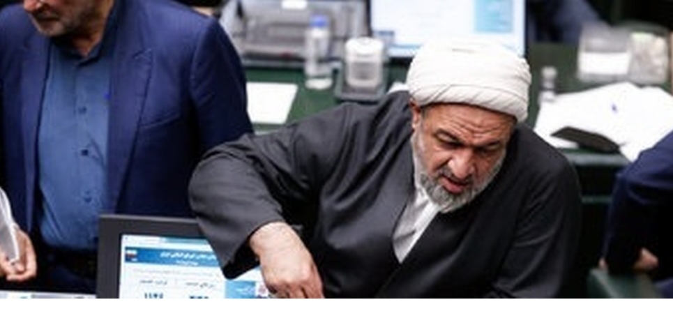 حمله مجدد رسایی به عارف/ پیشنهاد لغو تابعیت فرزندش را دادم اما نپذیرفت و ناراحت شد