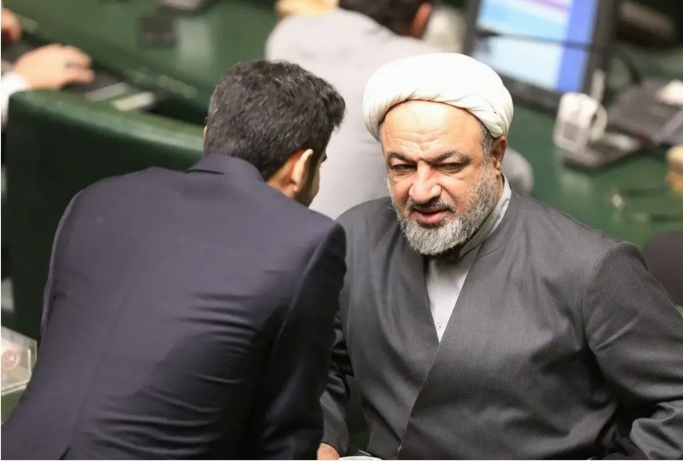 فرهیختگان: راست افراطی می خواهد دولت پزشکیان را کنار بزند و کاندیدای خودش را رئیس جمهور کند