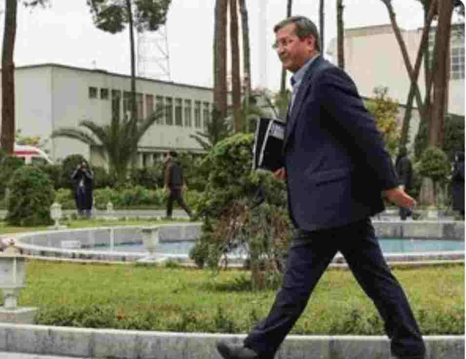 عبدالناصر همتی، رئیس کل جدید بانک مرکزی، برنامه‌های خود را برای مدیریت اقتصادی اعلام کرد