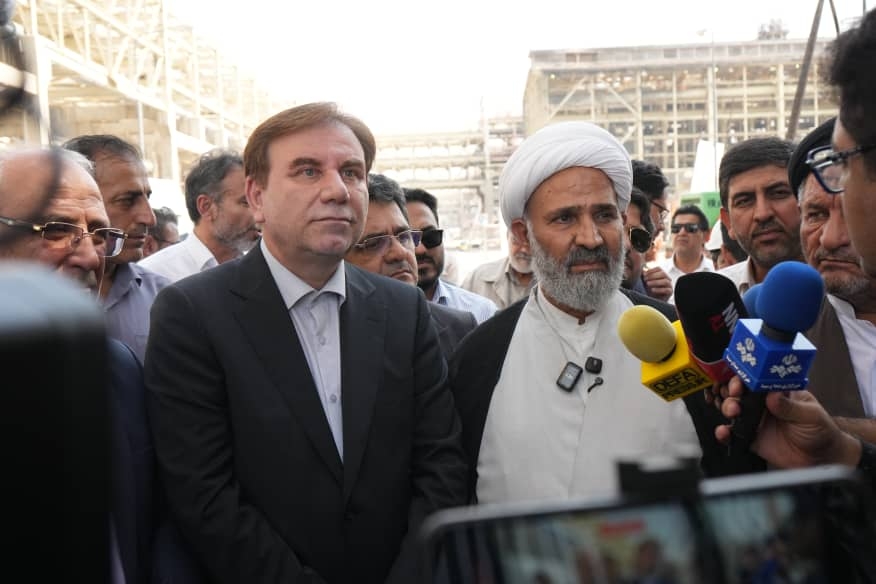 استاندار بوشهر: همت، غیرت و تلاش جهادی متخصصان، کارکنان و کارگران پالایشگاه‌های آسیب‌دیده برای حفظ و تداوم تولید شایسته تقدیر است